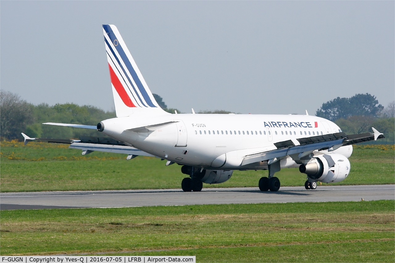 F-GUGN, 2006 Airbus A318-111 C/N 2918, Airbus A318-111, Reverse thrust landing rwy 07R, Brest-Bretagne airport (LFRB-BES)