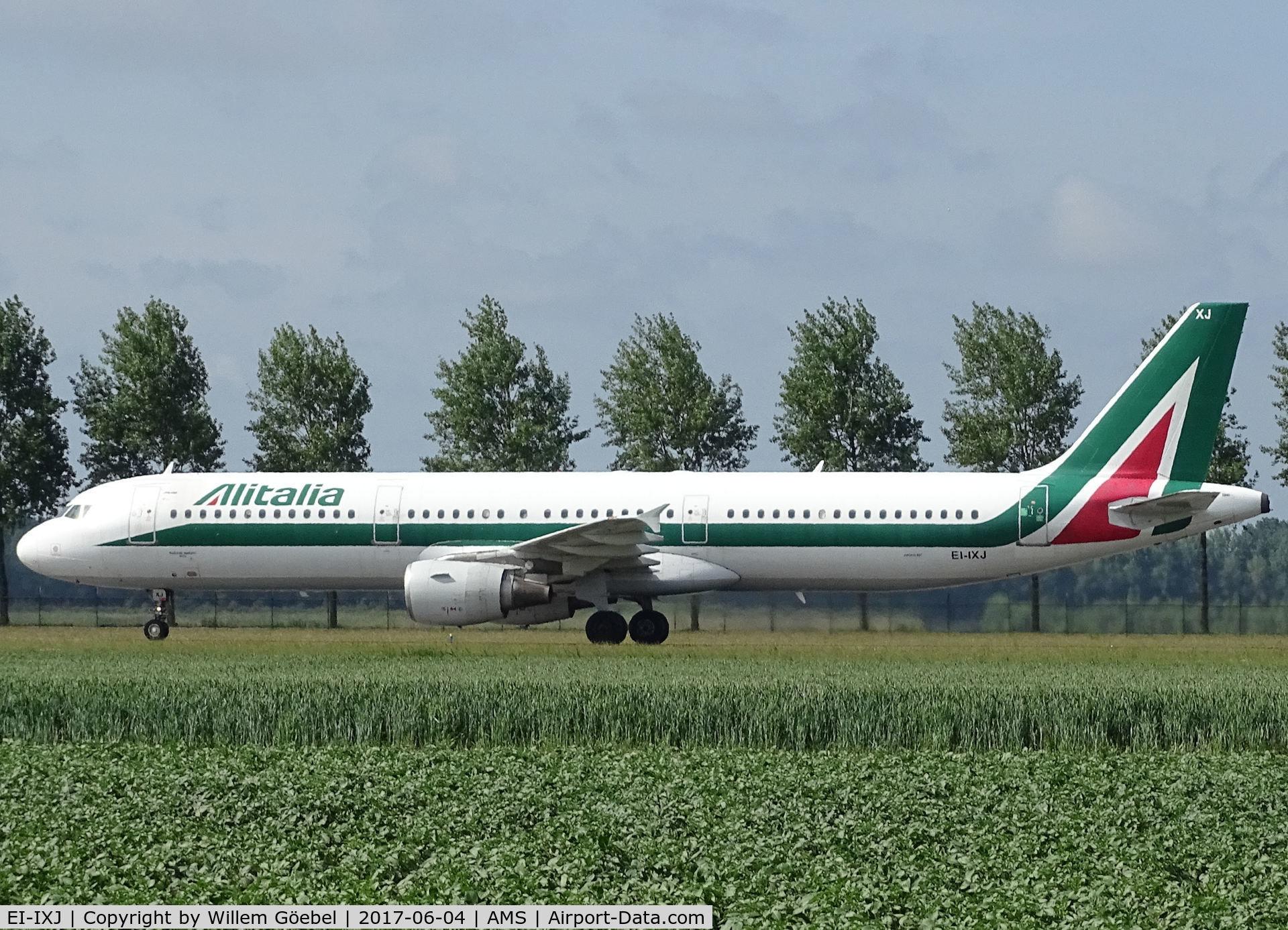 EI-IXJ, 1999 Airbus A321-112 C/N 959, Taxi to te gate on Amsterdam Schiphol Airport