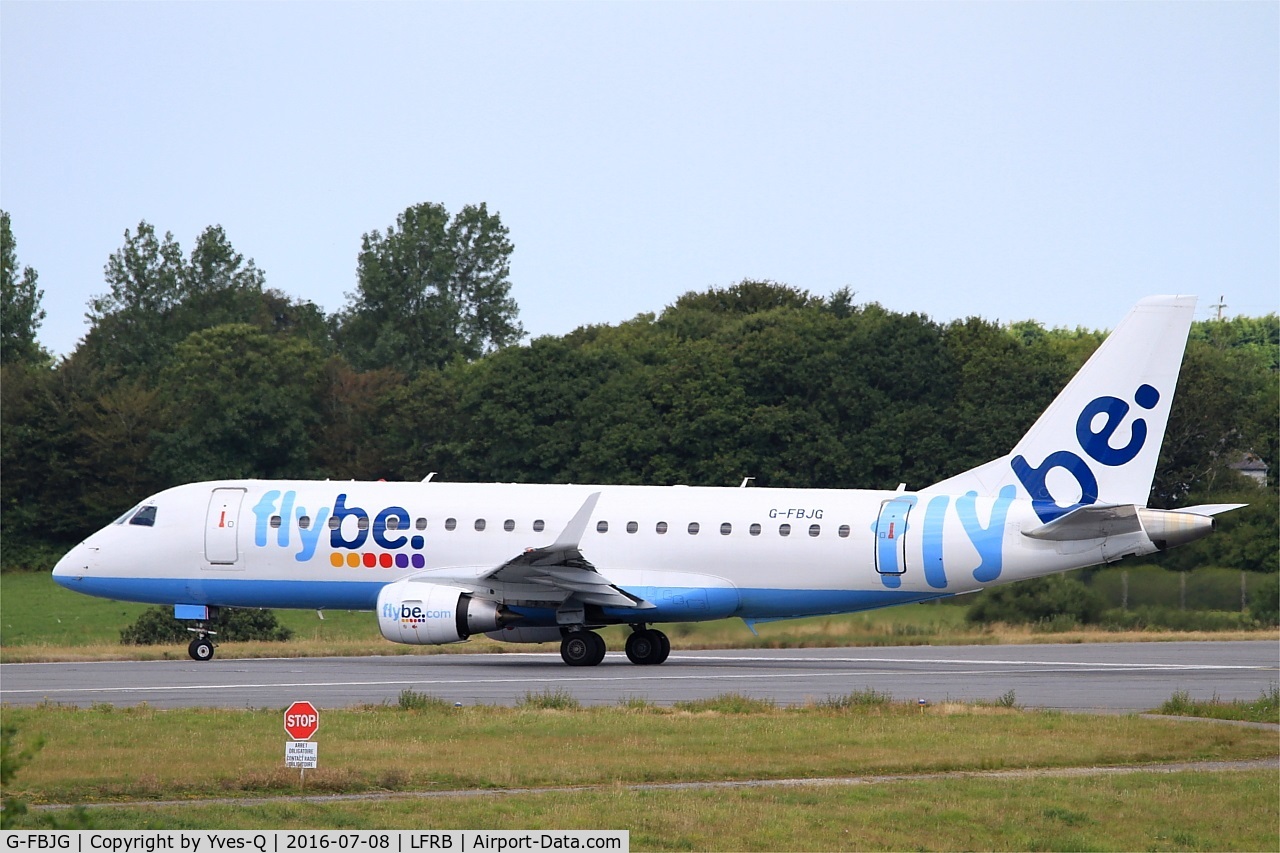 G-FBJG, 2012 Embraer 175STD (ERJ-170-200) C/N 17000344, Embraer ERJ-175STD, Lining up rwy 25L, Brest-Bretagne airport (LFRB-BES)