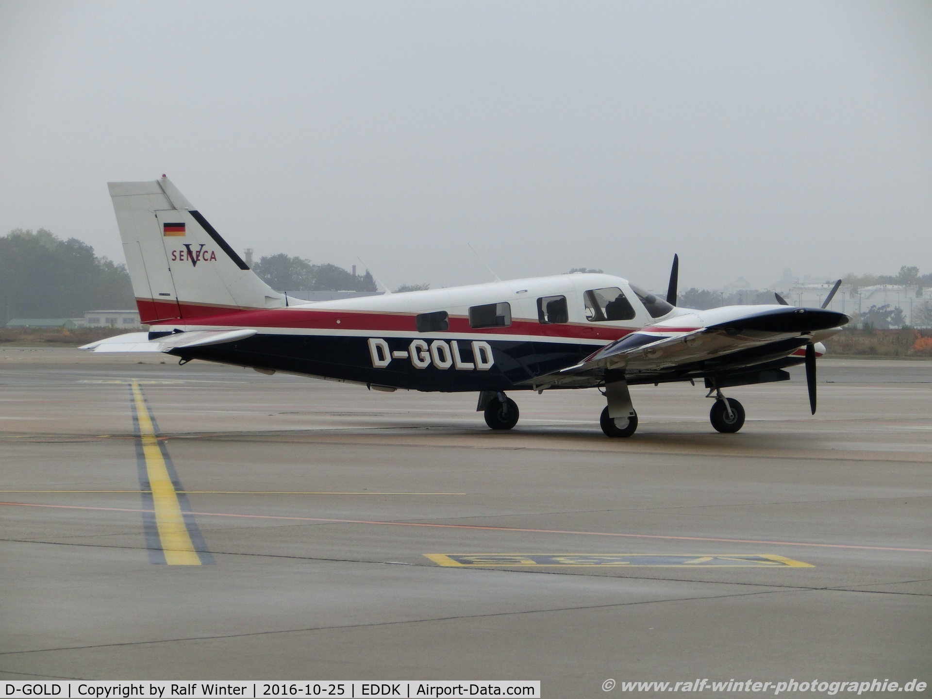 D-GOLD, Piper PA-34-220T Seneca V C/N 3449054, Piper PA-34-220T Seneca V - Private - 3449054 - D-GOLD - 25.10.2016 - CGN