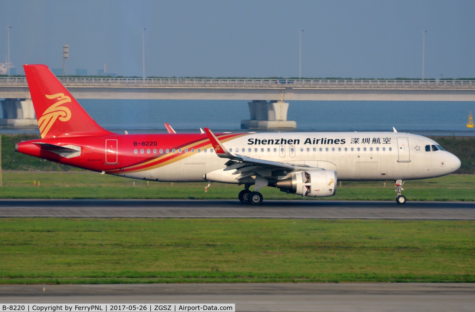 B-8220, 2015 Airbus A320-214 C/N 6911, Shenzhen A320 landing