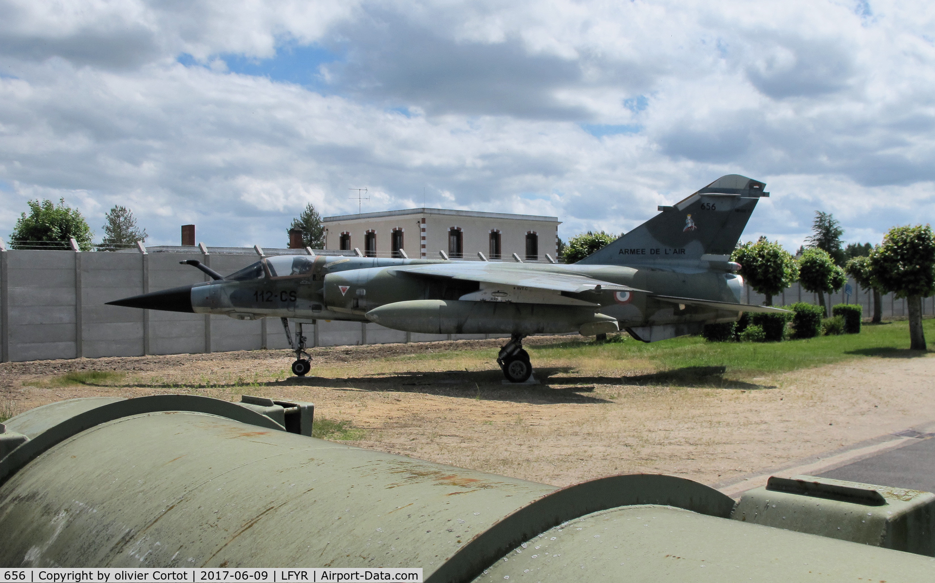 656, Dassault Mirage F.1CR C/N 656, Almost hidden behind walls... why ?