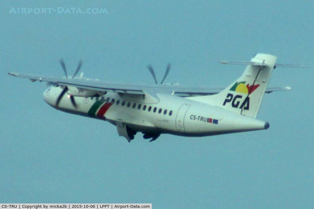 CS-TRU, 2014 ATR 42-600 C/N 1011, Take off