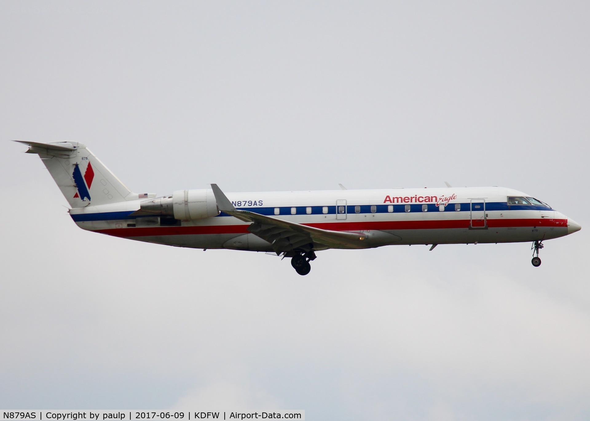 N879AS, 2002 Bombardier CRJ-200ER (CL-600-2B19) C/N 7600, At DFW.