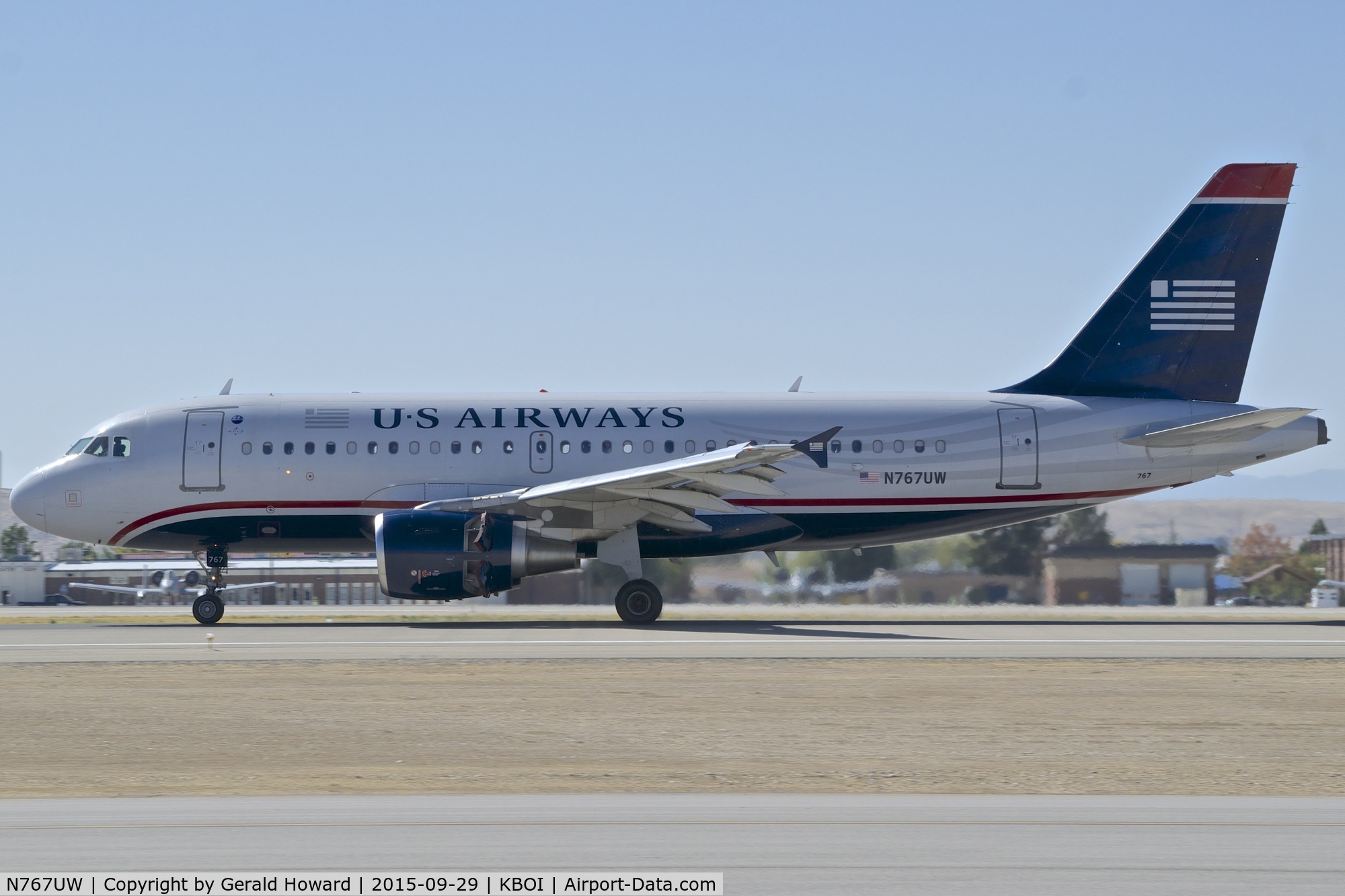 N767UW, 2000 Airbus A319-112 C/N 1382, Landing roll out on RWY 10L.