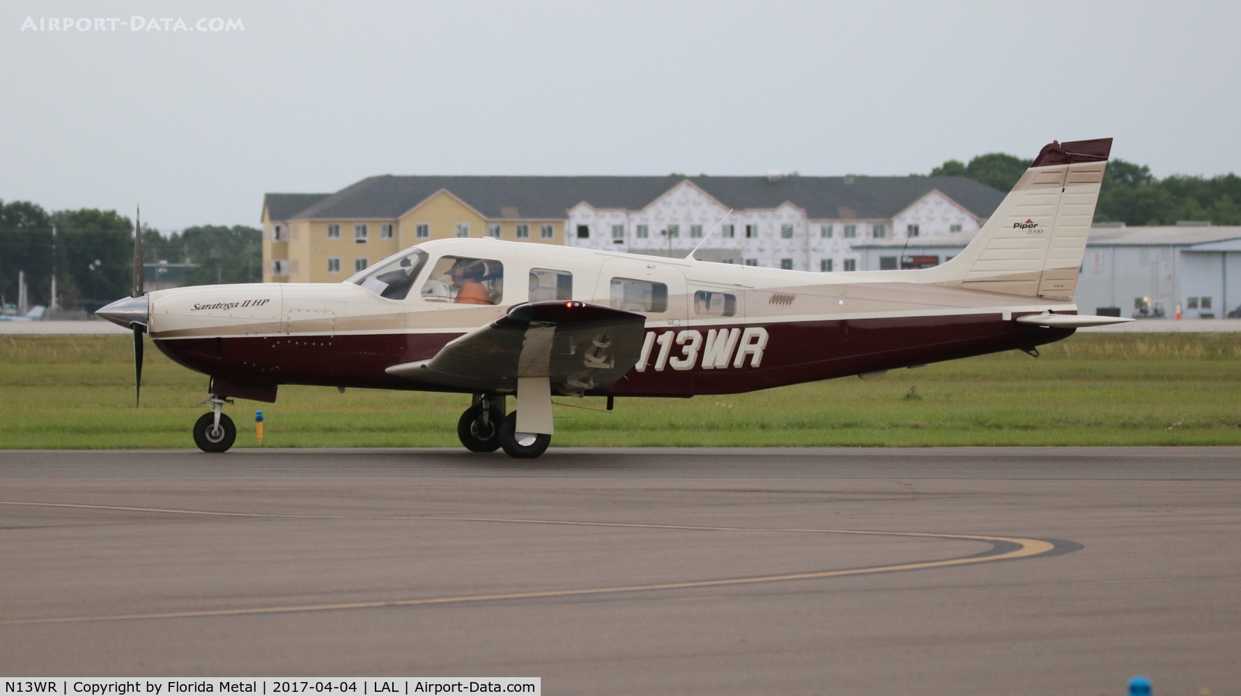 N13WR, 2000 Piper PA-32R-301 C/N 3246154, PA-32R-301