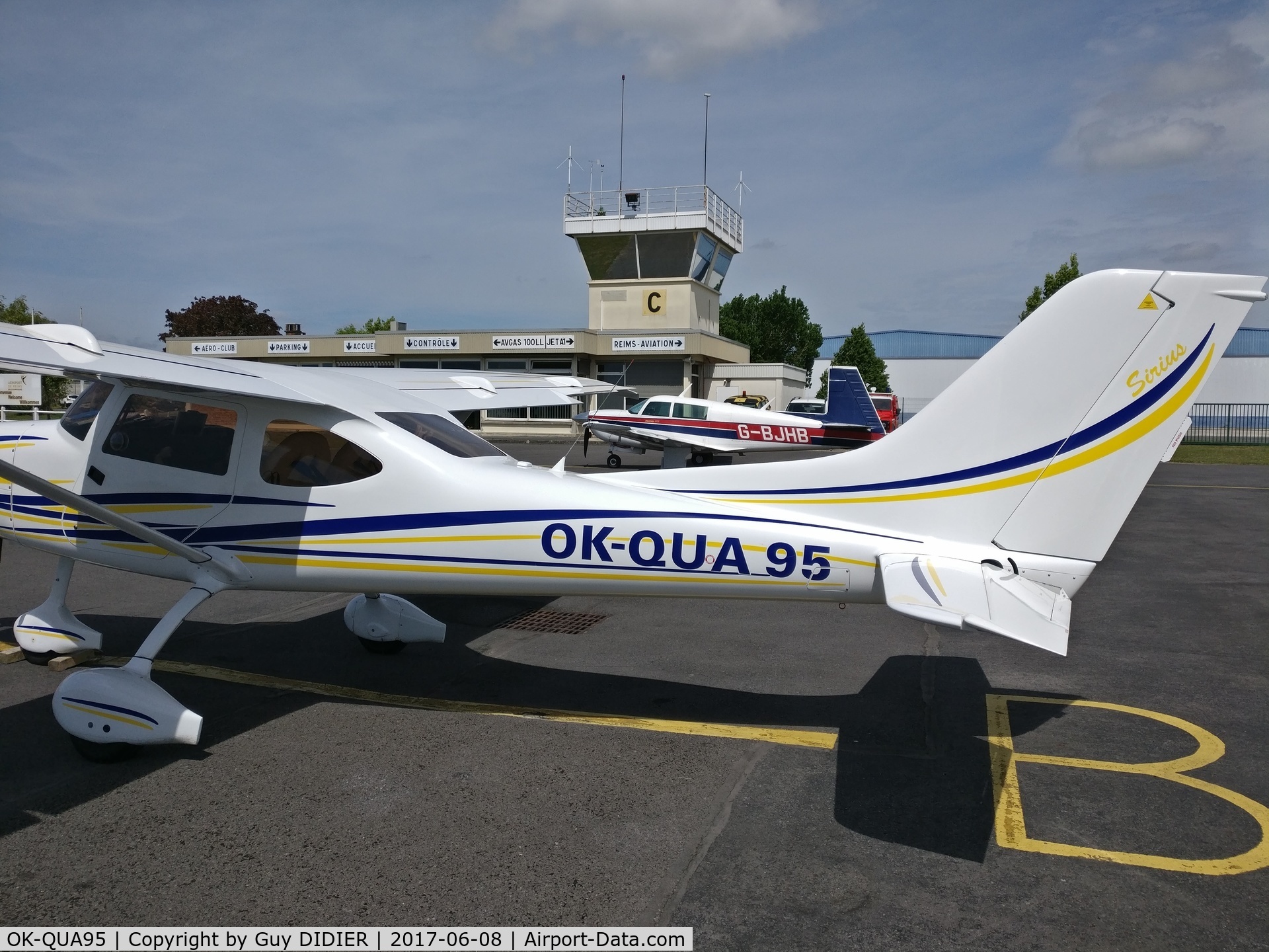OK-QUA95, 2011 TL Ultralight TL-3000 Sirius C/N 11S143, First landing at LFQA (Reims - France)