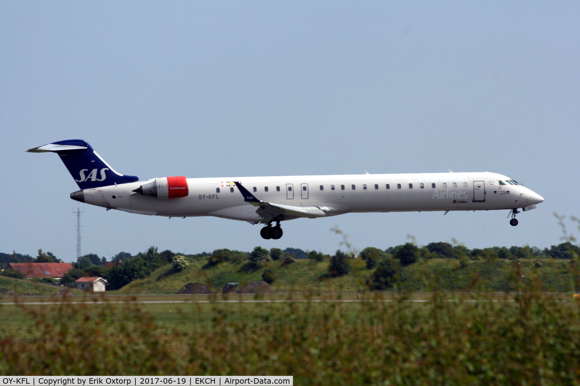OY-KFL, 2009 Bombardier CRJ-900 NG (CL-600-2D24) C/N 15246, OY-KFL landing rw 22R