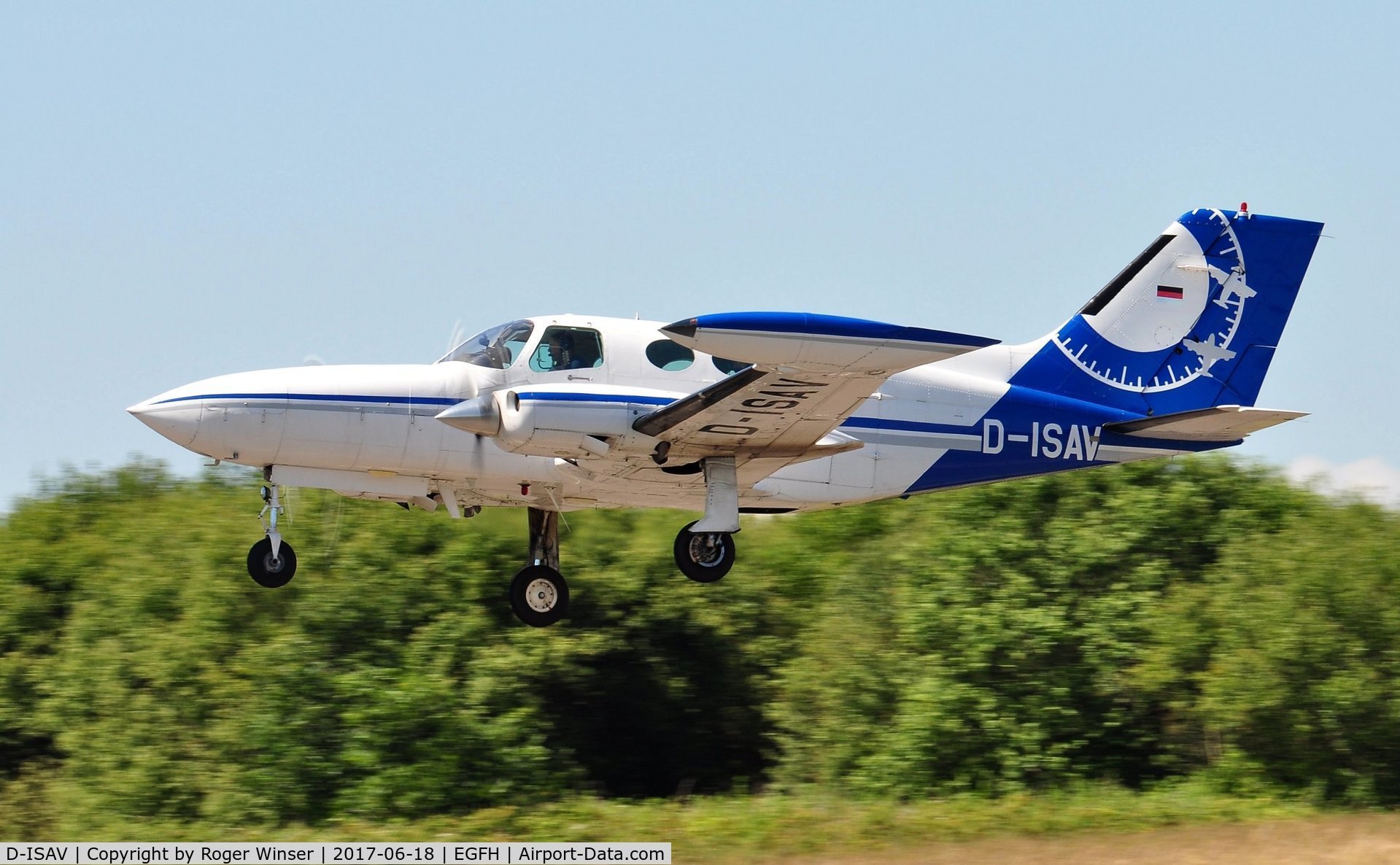 D-ISAV, 1971 Cessna 402B Businessliner C/N 402B0201, Visiting Cessna 402B survey aircraft departing Runway 22