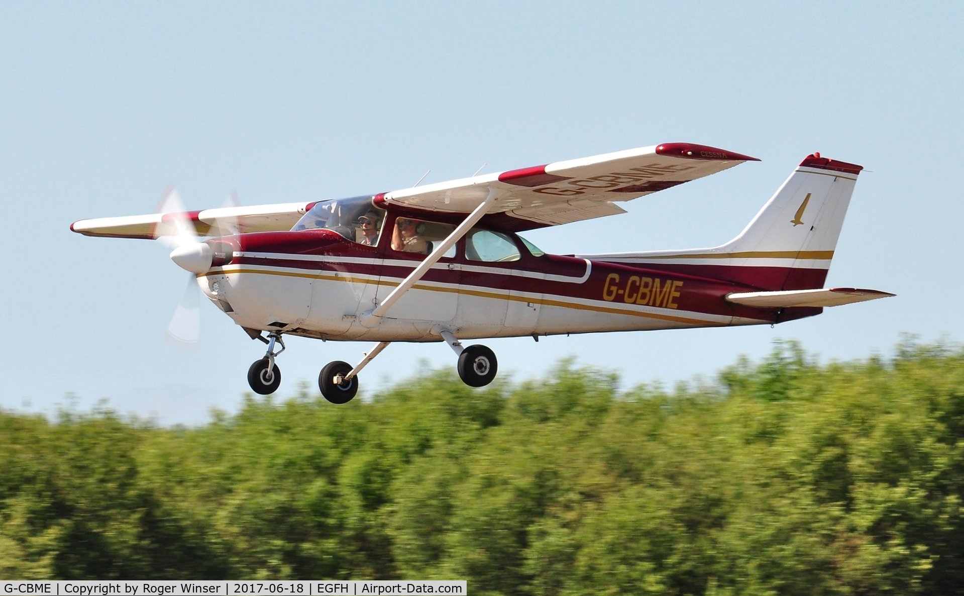 G-CBME, 1973 Reims F172M Skyhawk Skyhawk C/N 1060, Visiting Reims/Cessna Skyhawk departing Runway 22.
