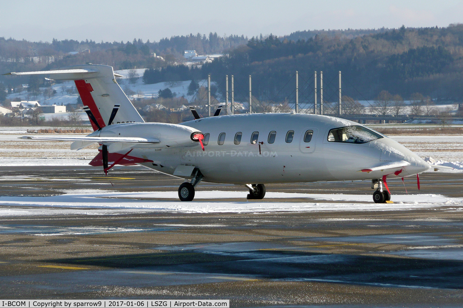 I-BCOM, 2000 Piaggio P-180 Avanti C/N 1040, waiting for work to be done before new registration