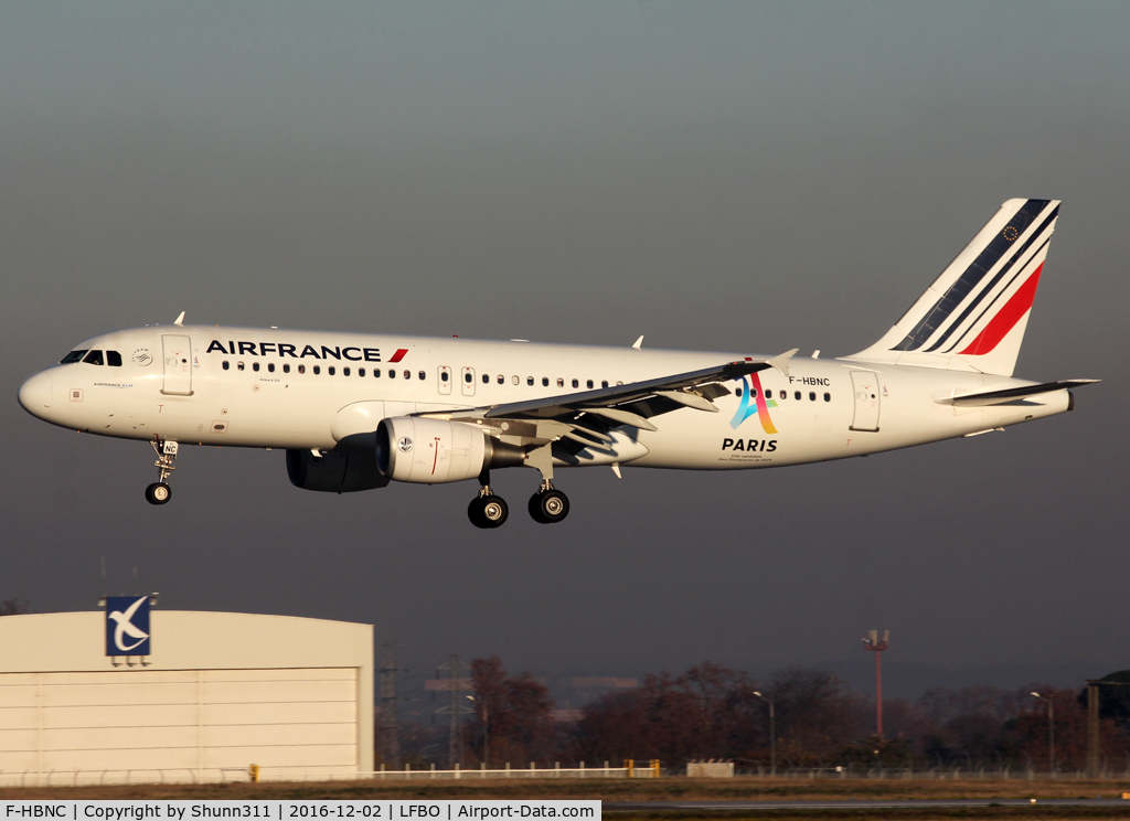 F-HBNC, 2010 Airbus A320-214 C/N 4601, Landing rwy 32R with additional 'Paris 2024' patch