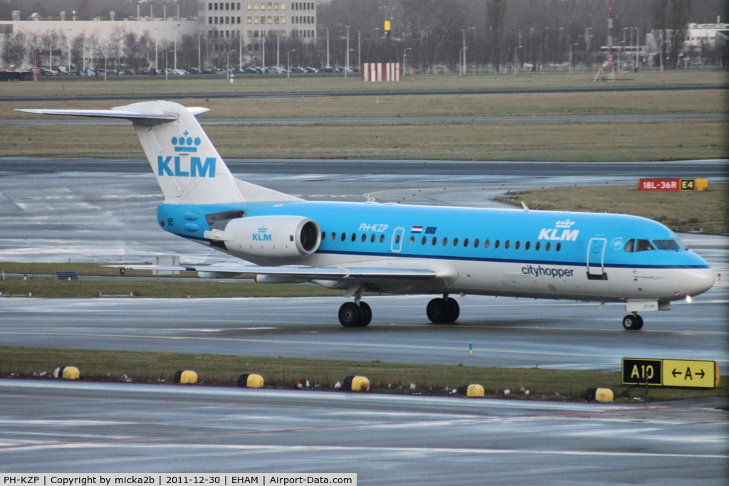 PH-KZP, 1995 Fokker 70 (F-28-0070) C/N 11539, Taxiing