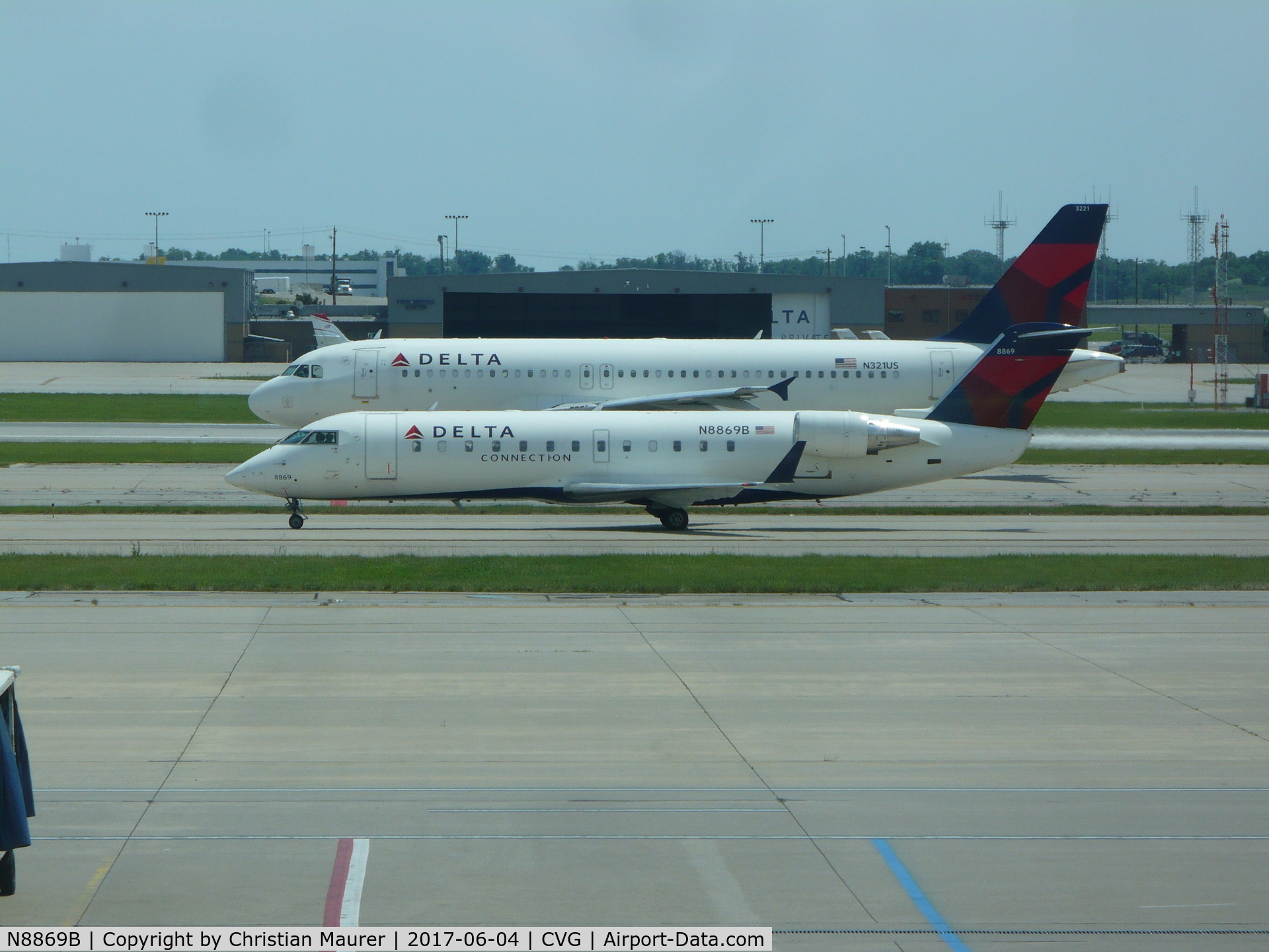 N8869B, 2003 Canadair CRJ-440 (CL-600-2B19) Regional Jet C/N 7869, CRJ-440 infront of 321US after a rejected takeoff