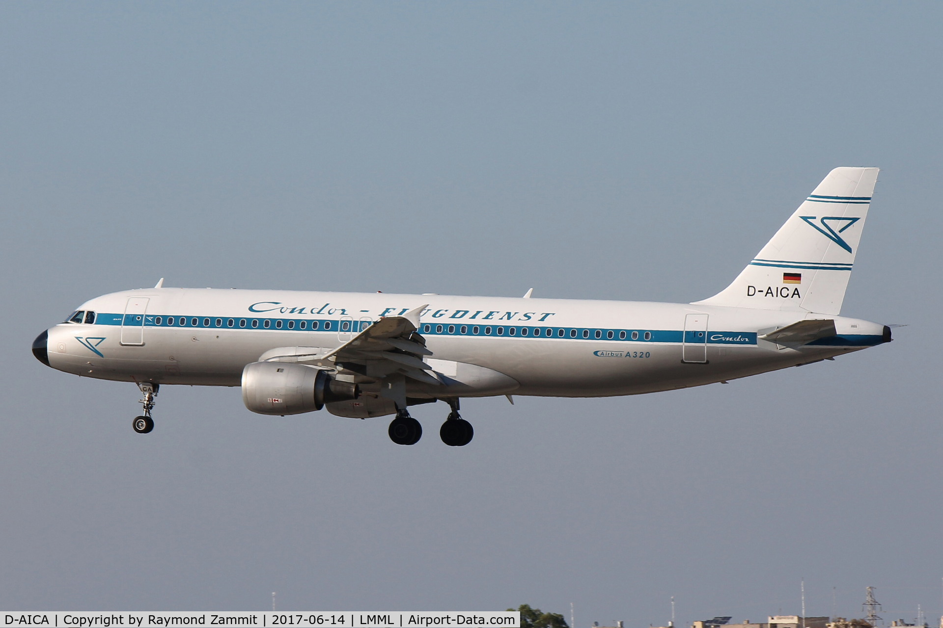 D-AICA, 1998 Airbus A320-212 C/N 774, A320 D-AICA in Condor Metro livery landing in Malta