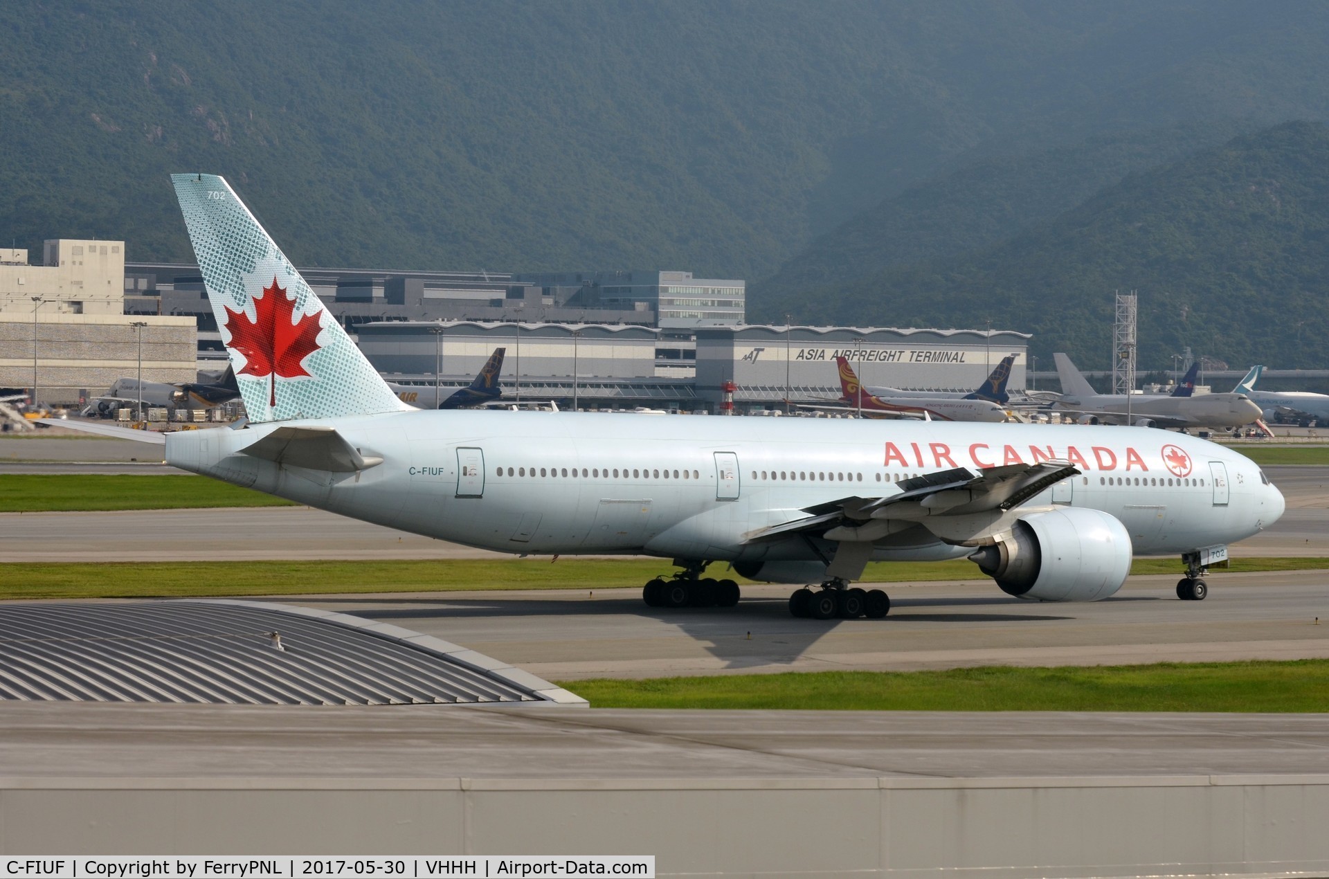 C-FIUF, 2007 Boeing 777-233/LR C/N 35243, Air Canada B772 taxying for departure