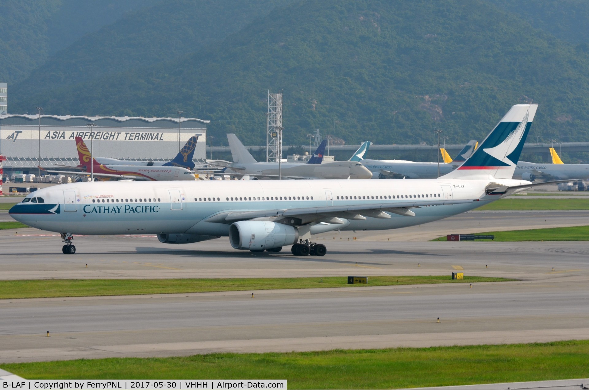 B-LAF, 2007 Airbus A330-342X C/N 855, Cathay A333 taxying past