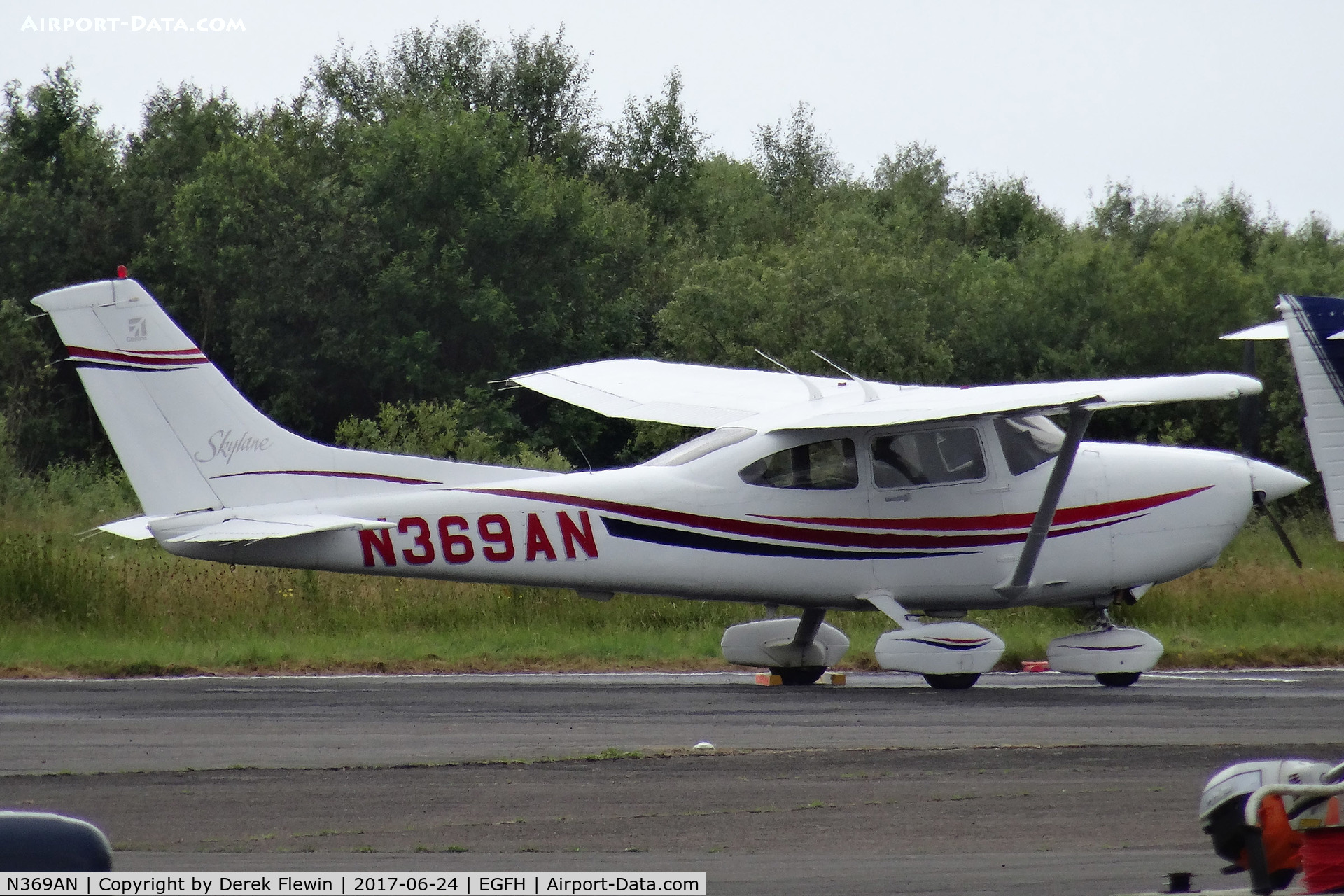 N369AN, 2000 Cessna 182S Skylane C/N 18280696, Skylane, Jersey Channel Islands based, previously N2469F, seen parked up.