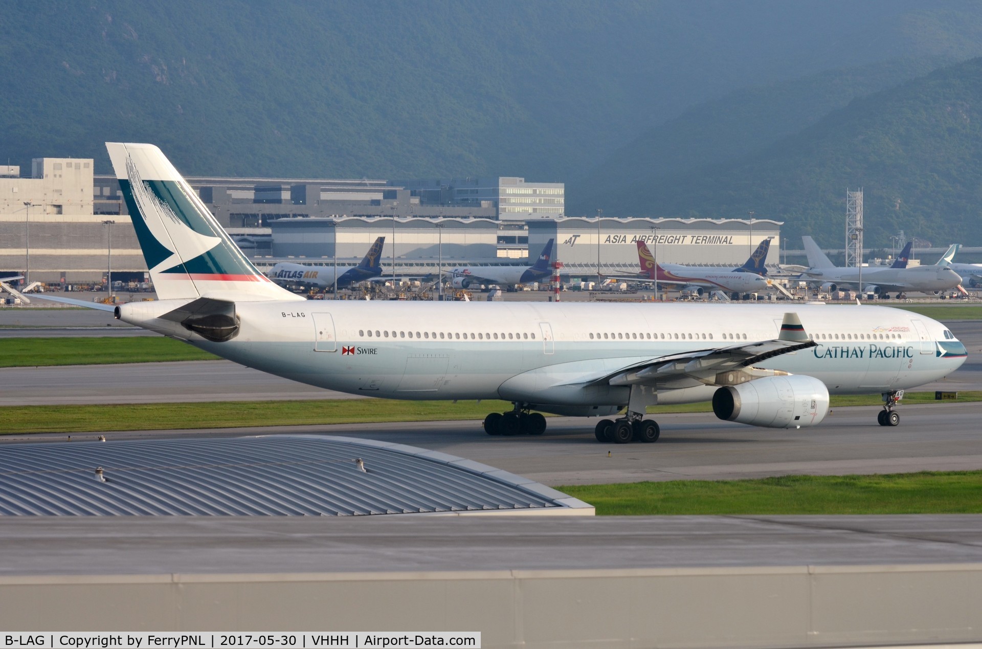 B-LAG, 2007 Airbus A330-343X C/N 895, Cathay A333 taxying for departure