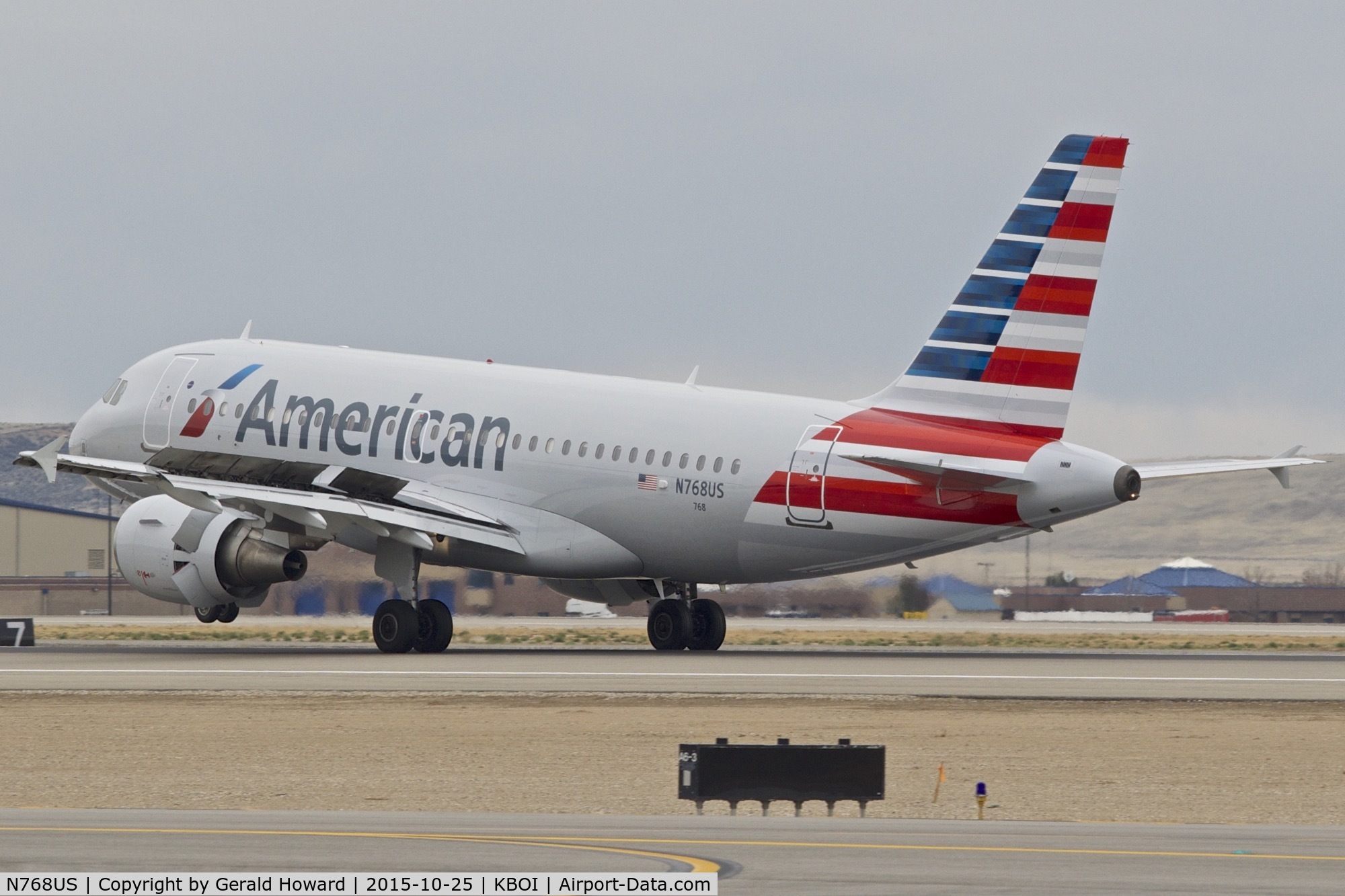 N768US, 2000 Airbus A319-112 C/N 1389, Landing roll out on RWY 10L.