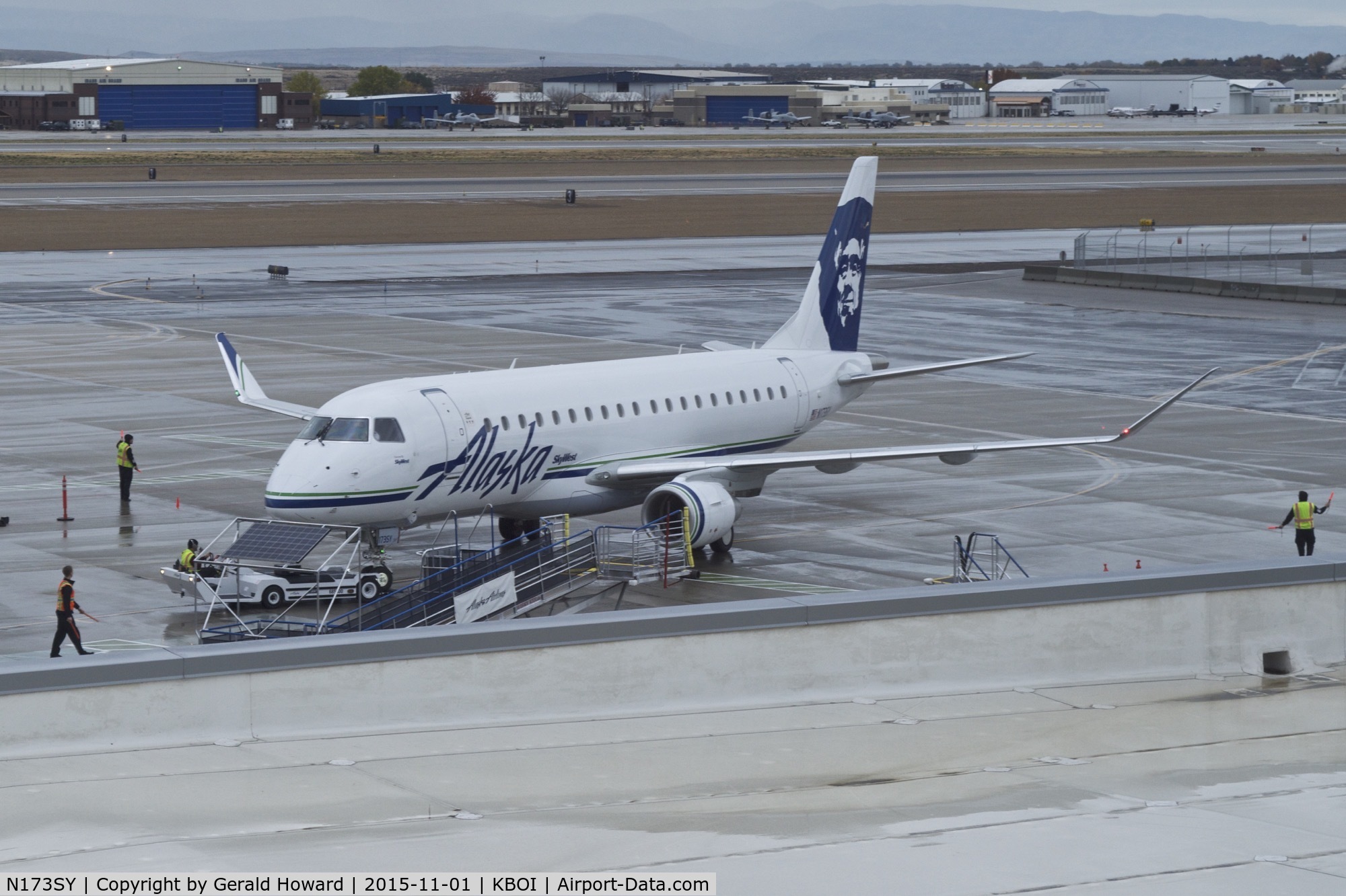 N173SY, 2015 Embraer 175LR (ERJ-170-200LR) C/N 17000486, Being pushed back from the gate.