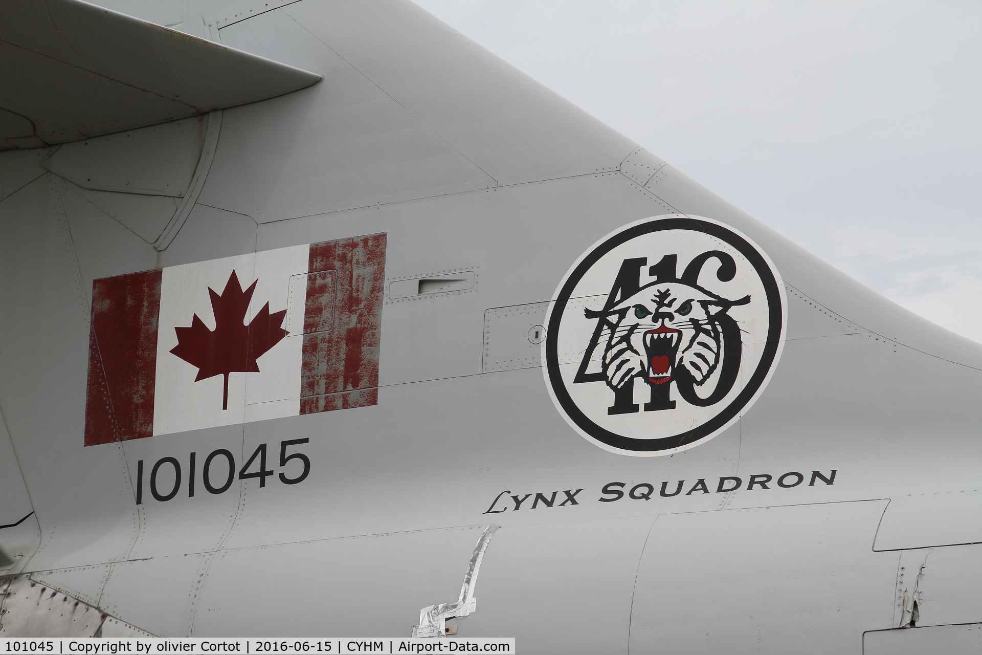 101045, 1957 McDonnell CF-101B Voodoo C/N 560, Squadron badge