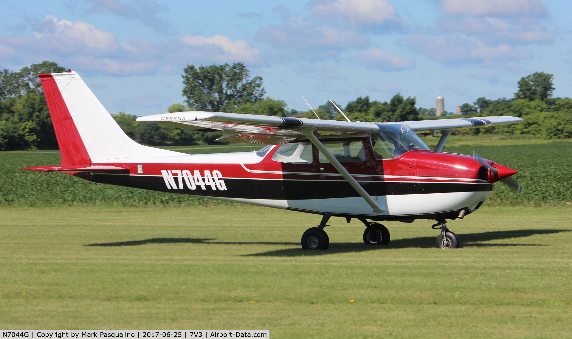 N7044G, 1969 Cessna 172K Skyhawk C/N 17258744, Cessna 172K