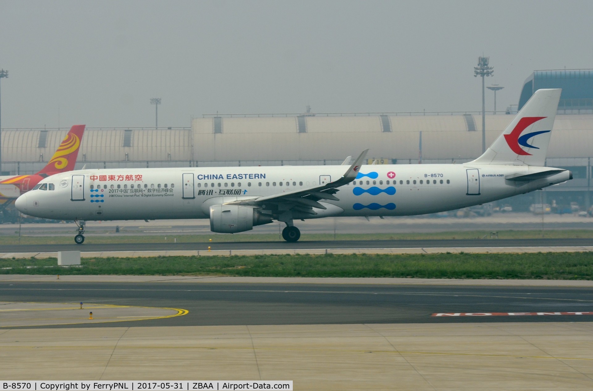 B-8570, 2016 Airbus A321-211 C/N 7212, China Eastern during its take-off run.