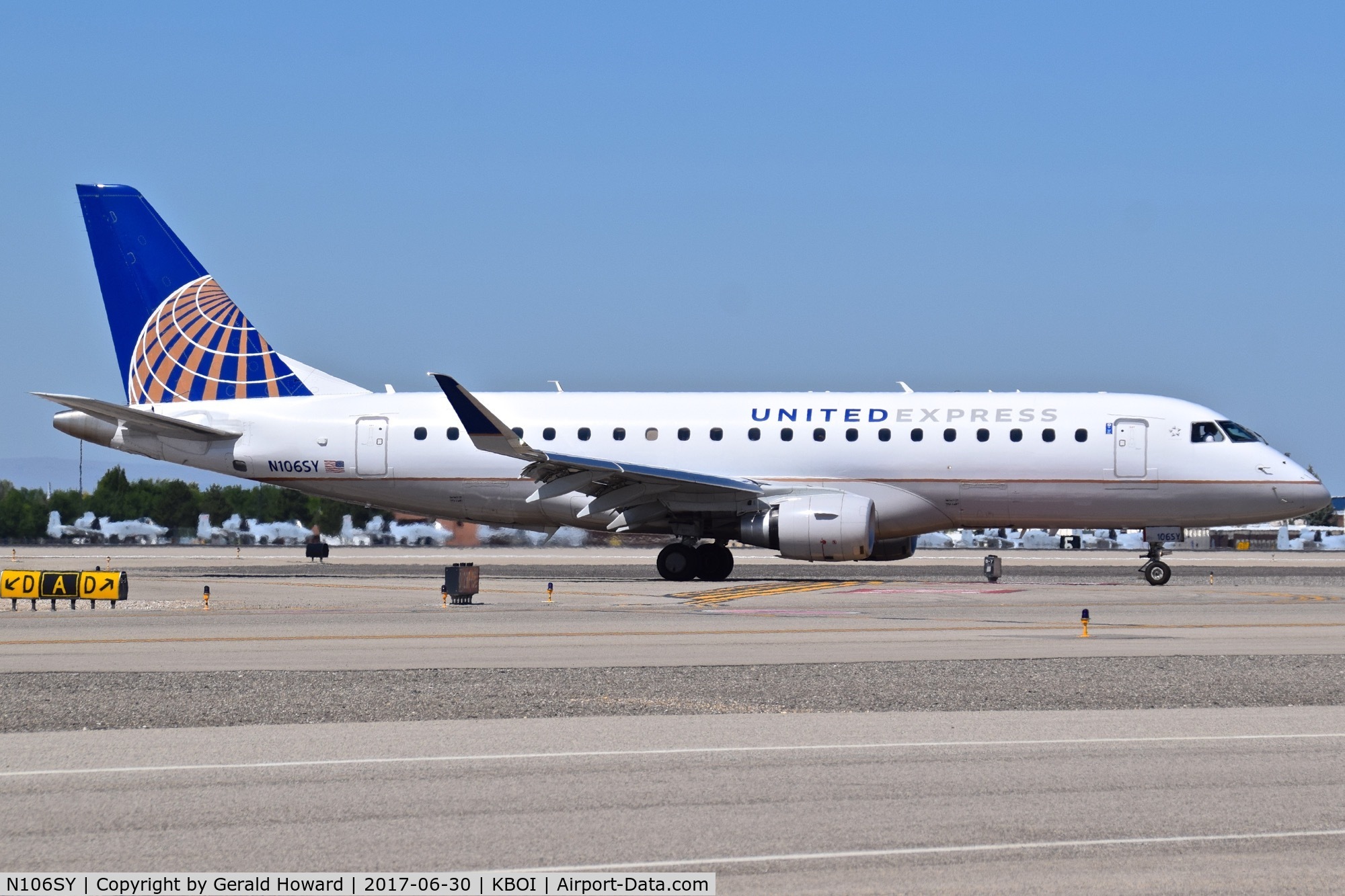 N106SY, 2013 Embraer 175LR (ERJ-170-200LR) C/N 17000399, Taxing on Delta.