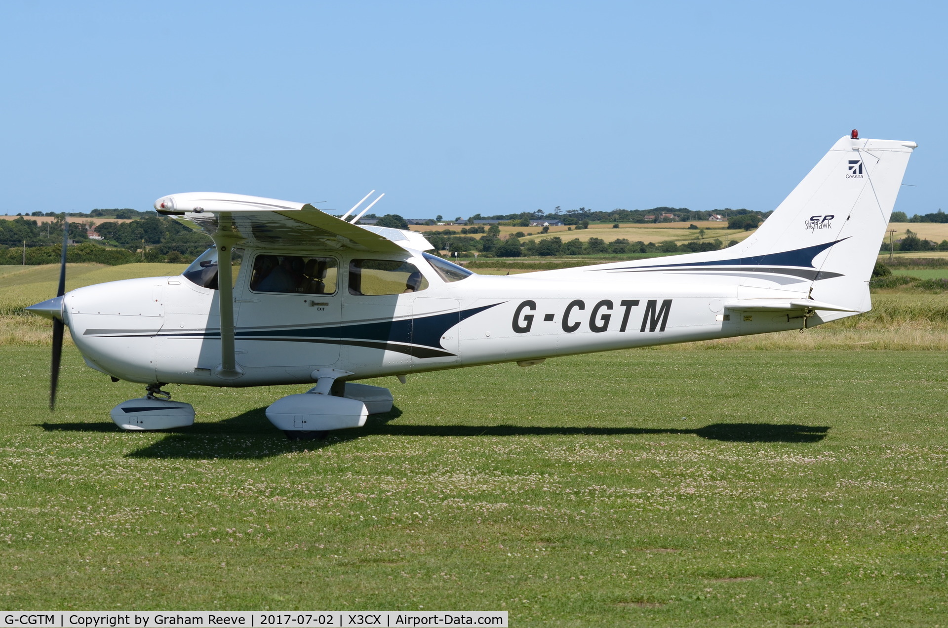 G-CGTM, 2004 Cessna 172S Skyhawk SP C/N 172S9597, Just landed at Northrepps.
