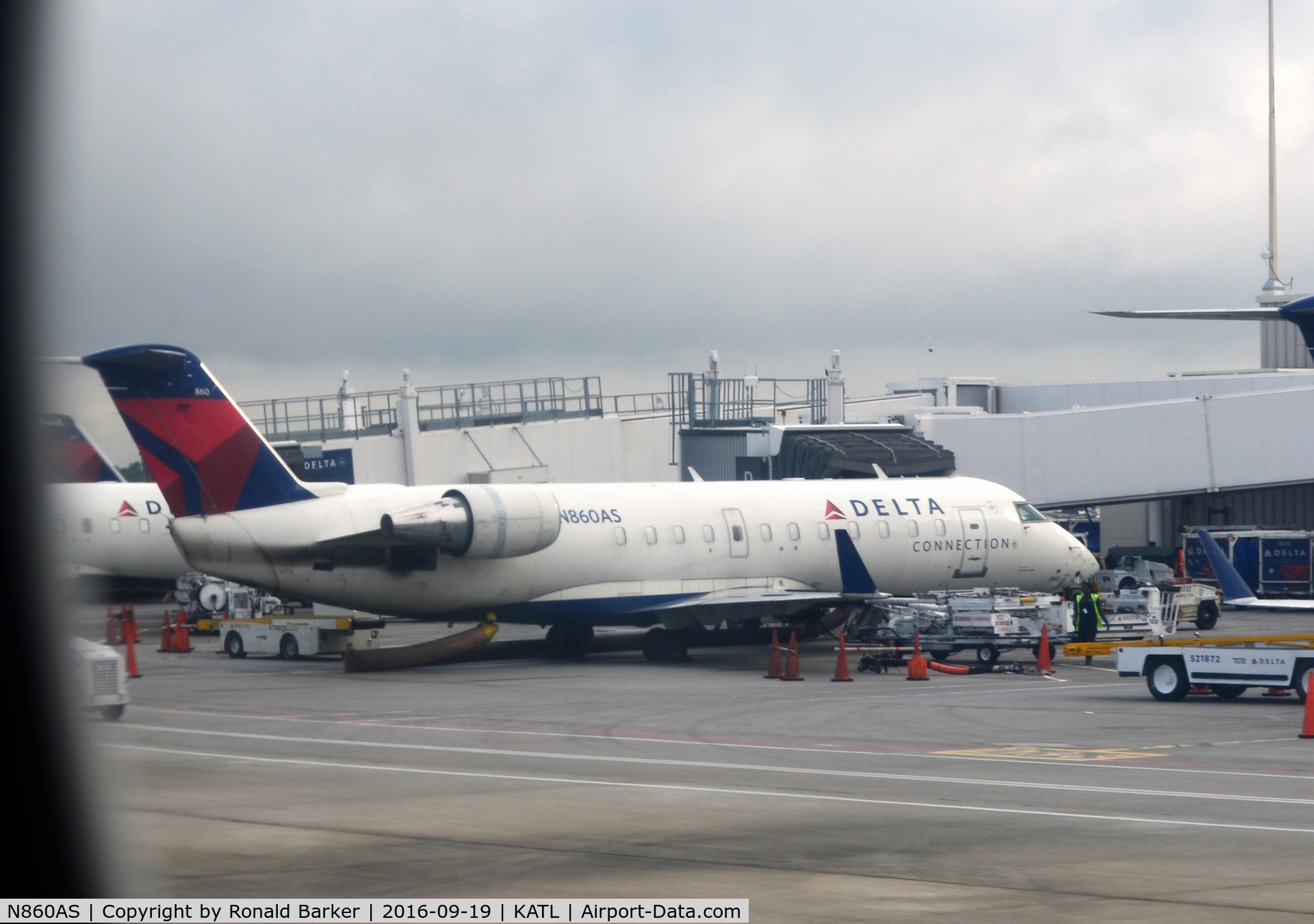N860AS, 2000 Bombardier CRJ-200ER (CL-600-2B19) C/N 7433, Atlanta