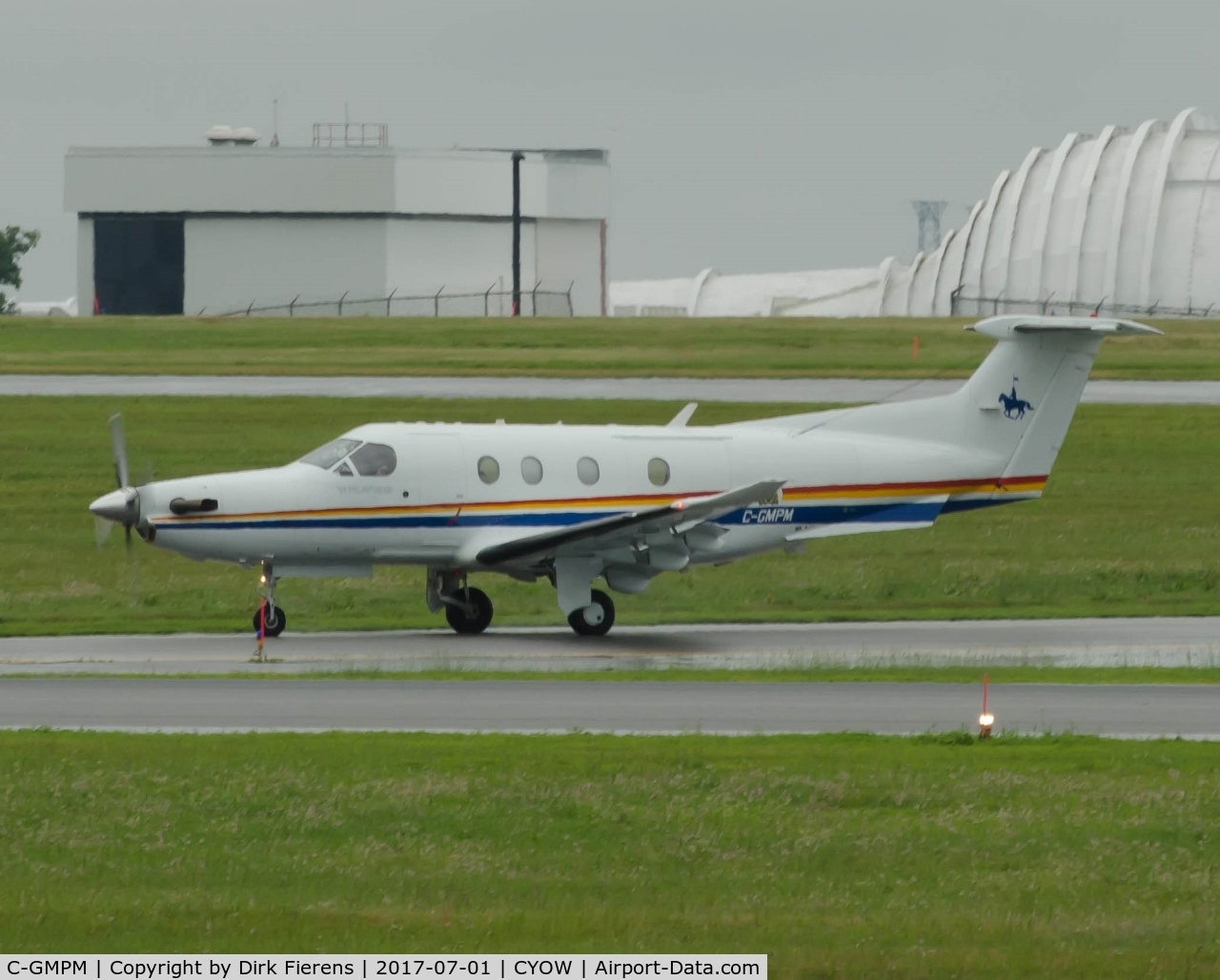 C-GMPM, 2008 Pilatus PC-12/47E C/N 1011, Approaching rwy 25