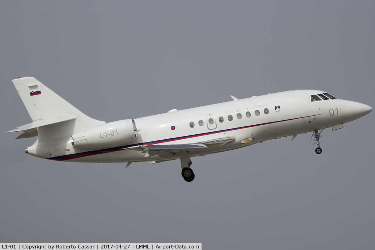 L1-01, 2003 Dassault Falcon 2000EX C/N 15, Runway 13