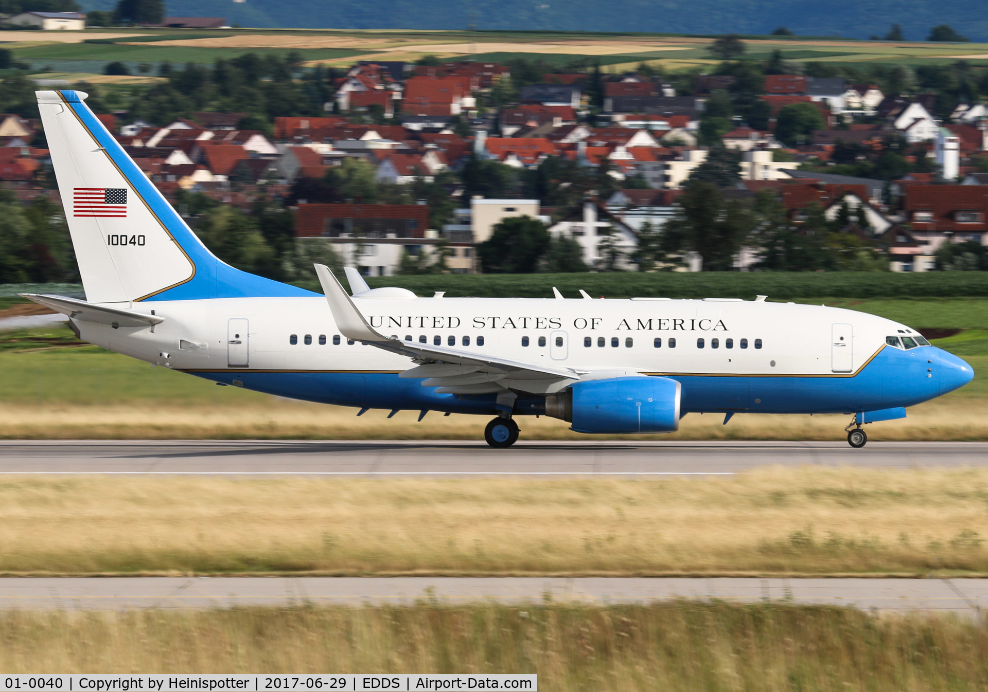 01-0040, 2000 Boeing C-40B (737-7DM BBJ) C/N 29971, 01-0040 at Stuttgart Airport.