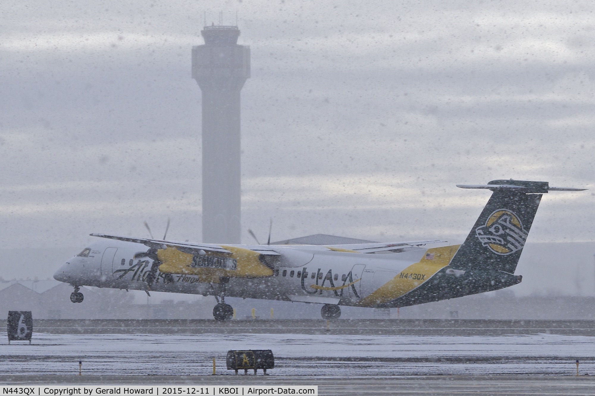 N443QX, 2010 Bombardier DHC-8-402 Dash 8 C/N 4353, Departing RWY 10L at the start of the snow storm.