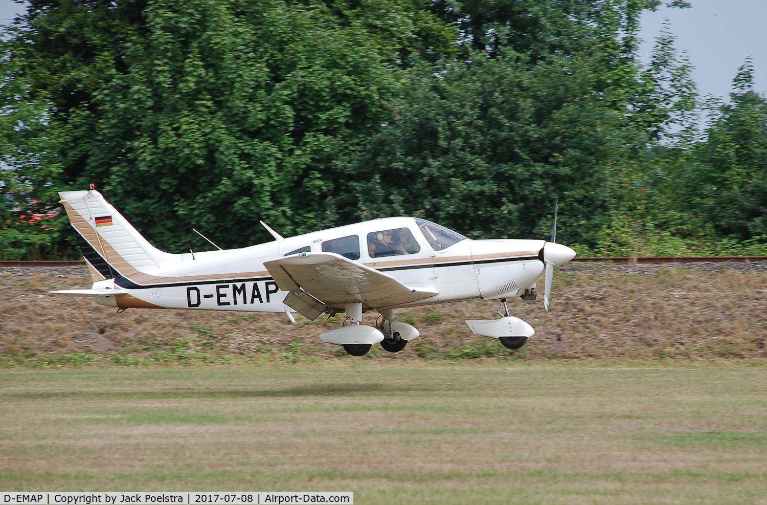 D-EMAP, Piper PA-28-181 Archer II C/N 28-7790463, D-EMAP, landing at glider airport Dorsten