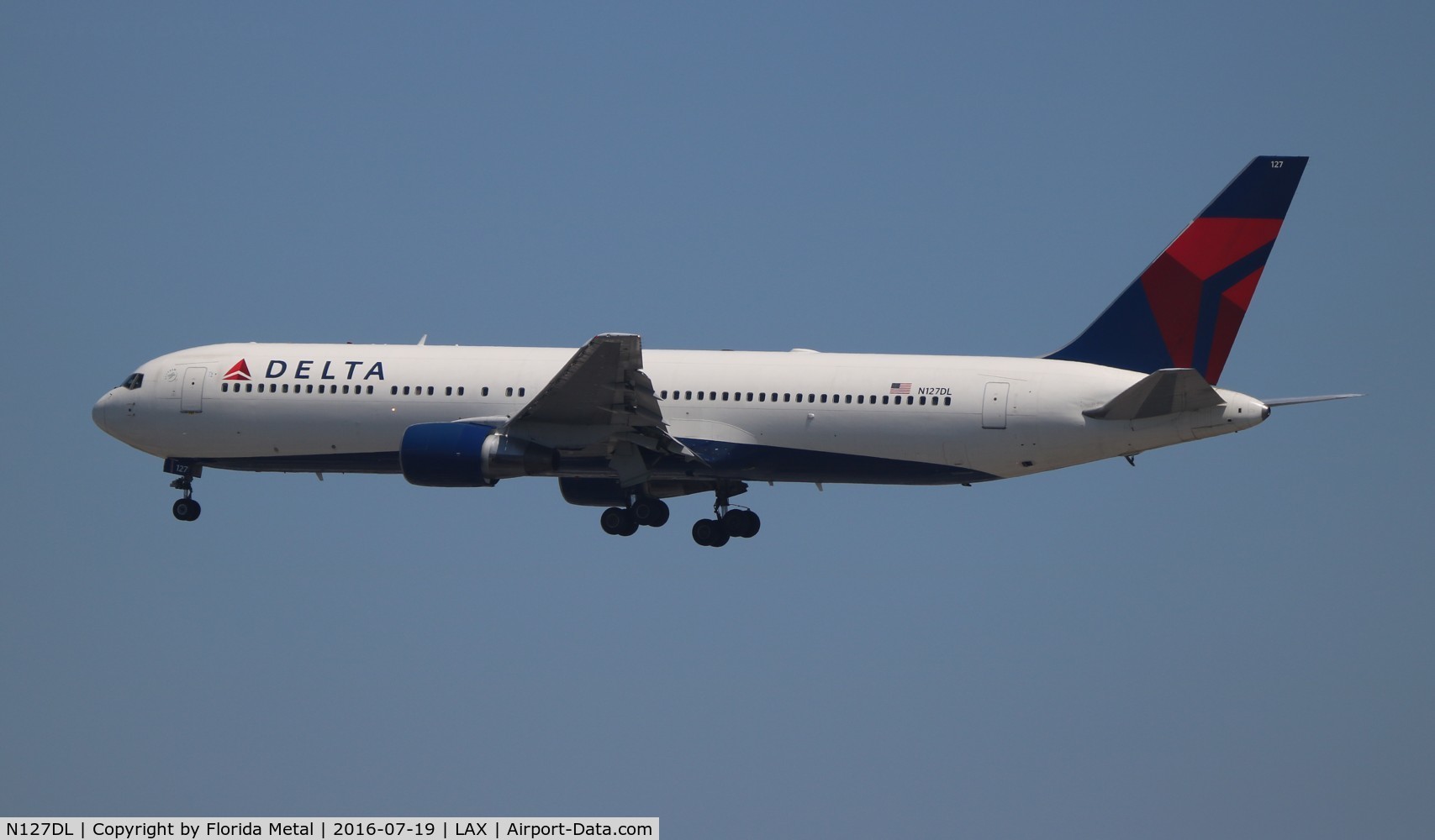 N127DL, 1988 Boeing 767-332 C/N 24077, Delta