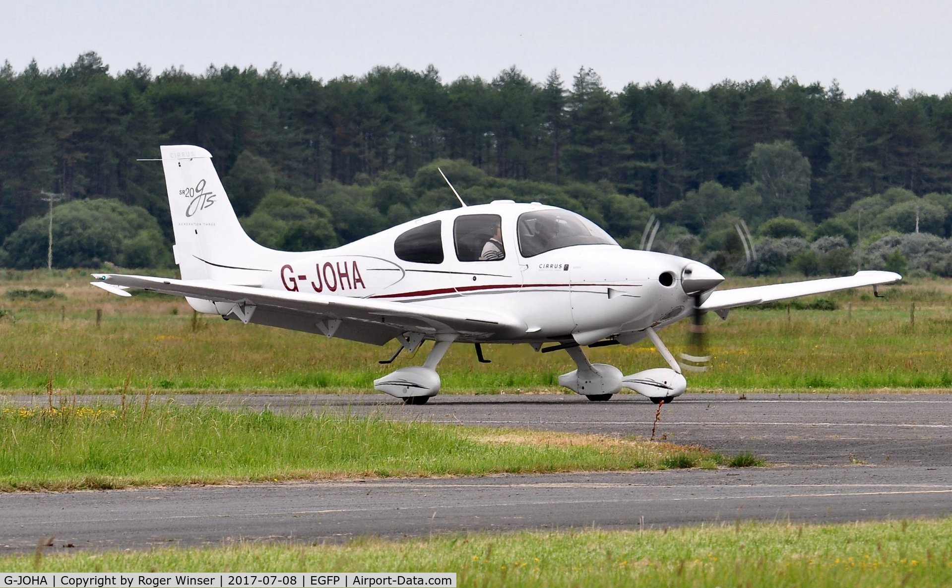 G-JOHA, 2008 Cirrus SR20 G3 GTS C/N 1968, Visiting SR20.