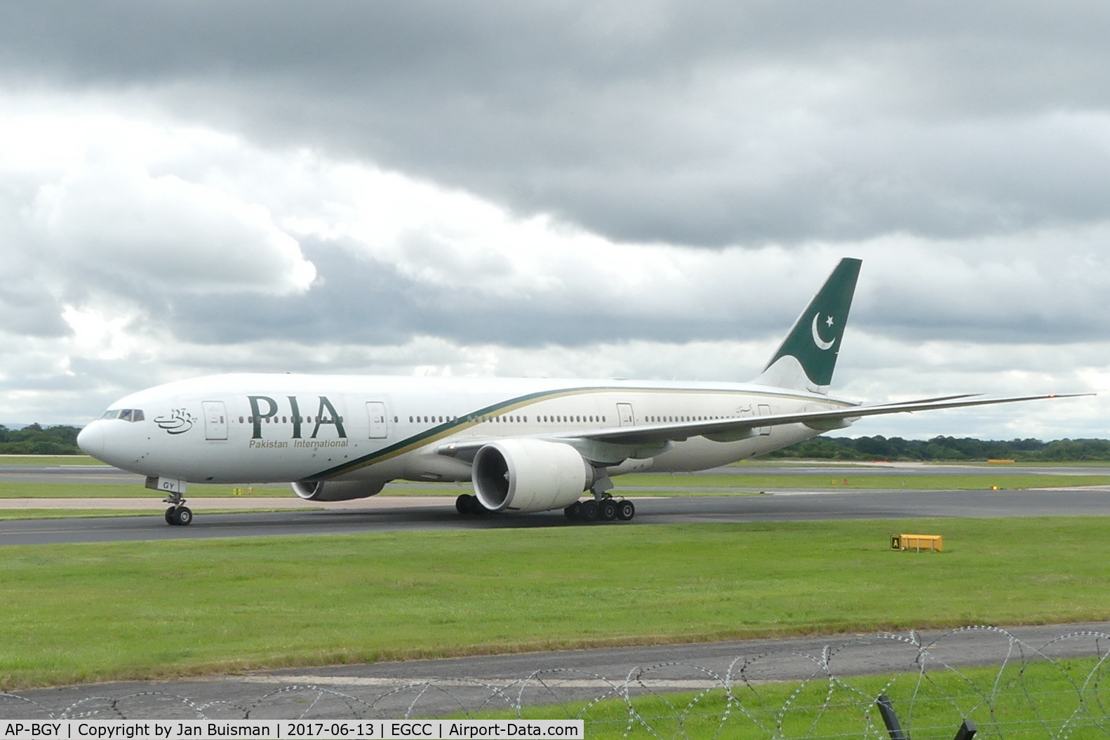 AP-BGY, 2005 Boeing 777-240/LR C/N 33781, Pakistan Int Airways