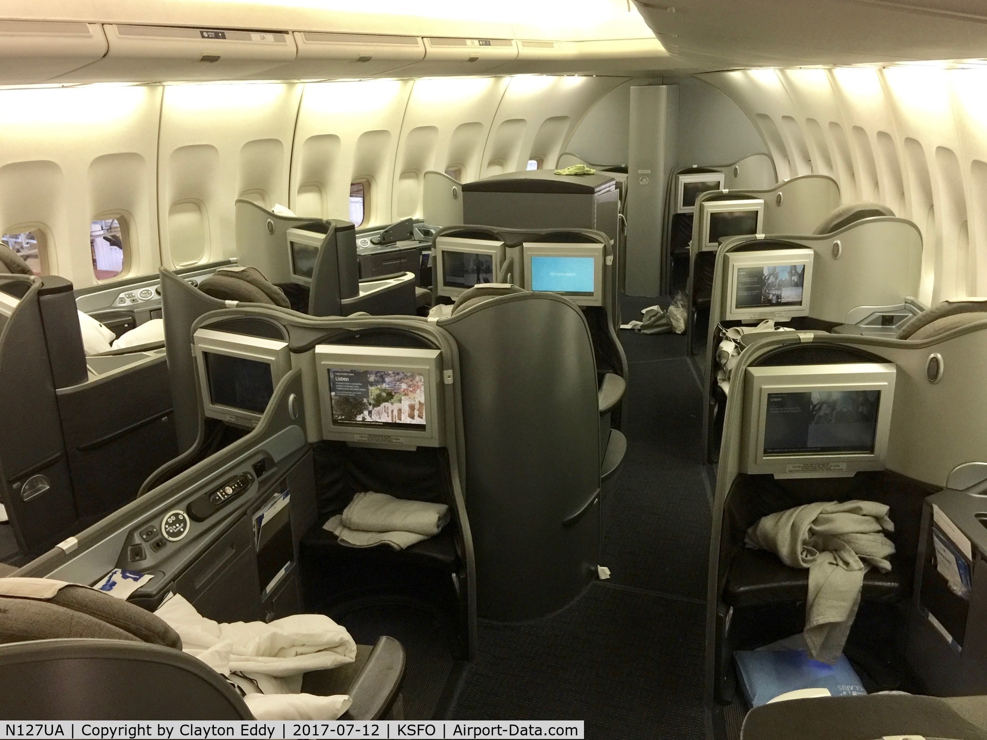 N127UA, 1999 Boeing 747-422 C/N 28813, First Class, nose section of aircraft. SFO. 2017.