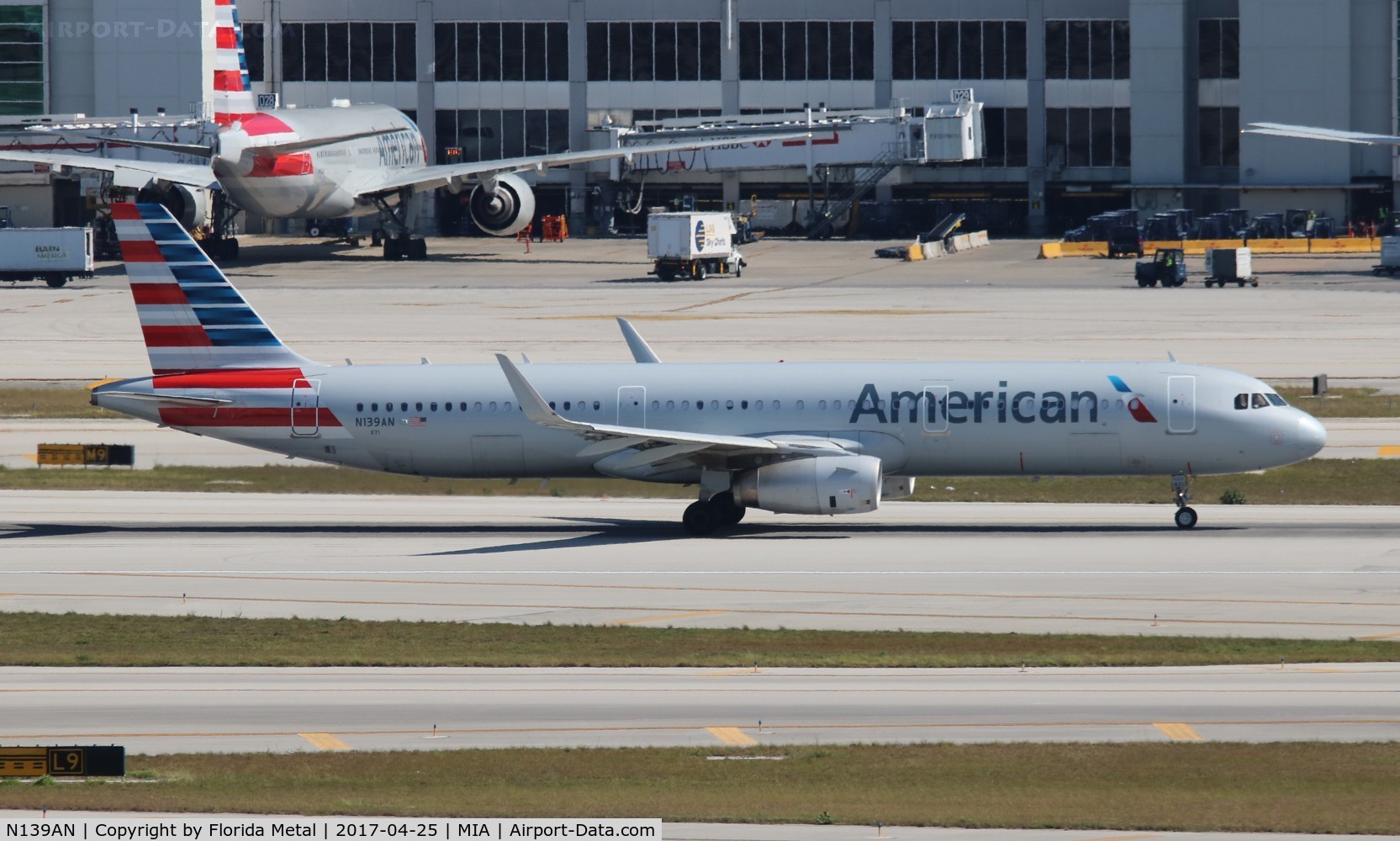 N139AN, 2015 Airbus A321-231 C/N 6687, American