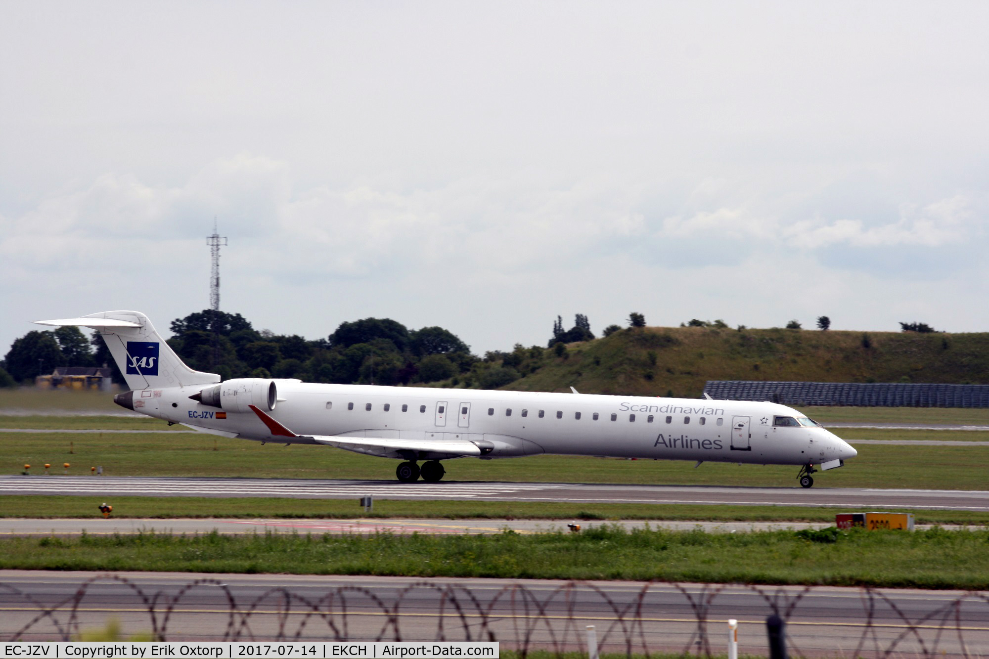 EC-JZV, 2007 Bombardier CRJ-900 (CL-600-2D24) C/N 15117, EC-JZV departing rw 22R