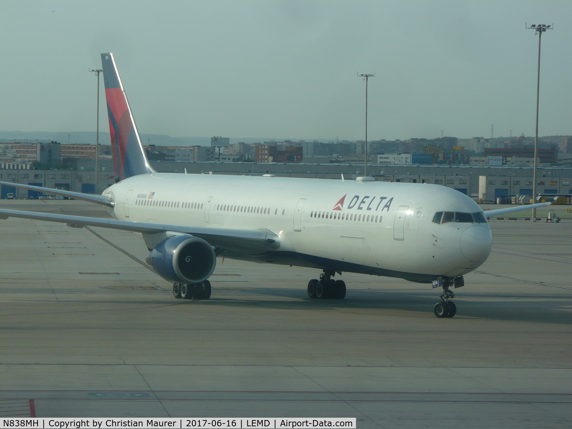 N838MH, 2000 Boeing 767-432/ER C/N 29711, Delta 767-432ER in from Atlanta