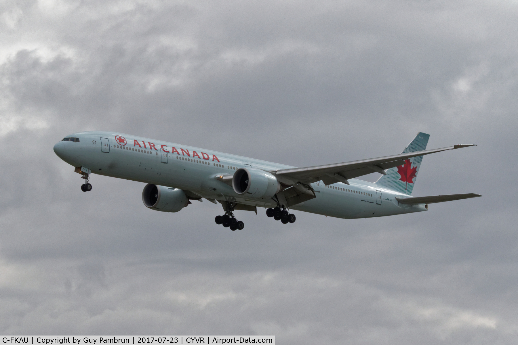 C-FKAU, 2016 Boeing 777-333/ER C/N 62401, Landing