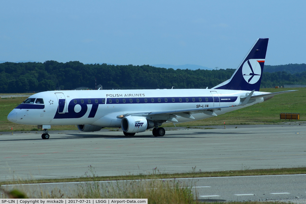 SP-LIN, 2010 Embraer 175LR (ERJ-170-200LR) C/N 17000313, Taxiing