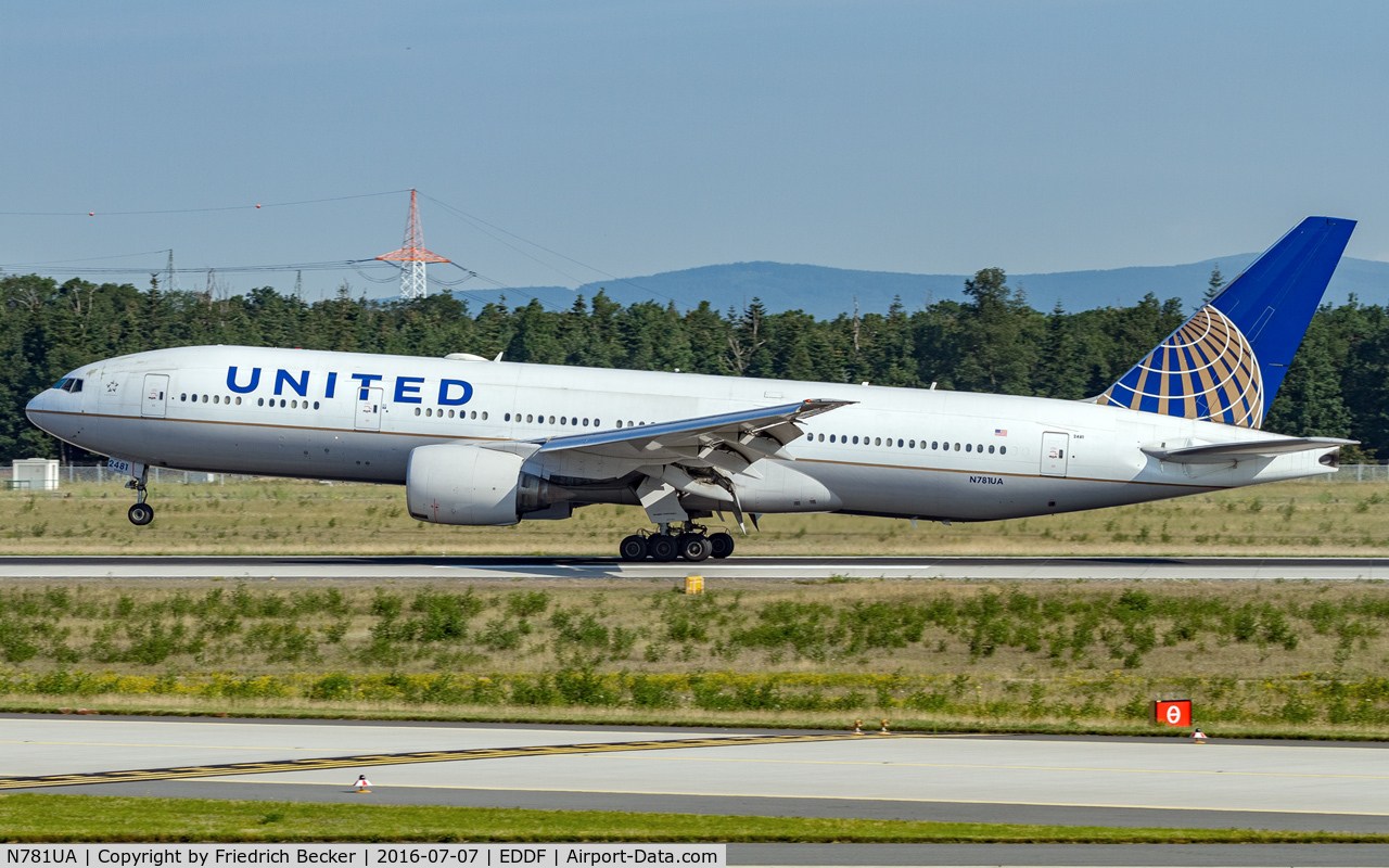 N781UA, 1996 Boeing 777-222 C/N 26945, decellerating after touchdown on RW25R