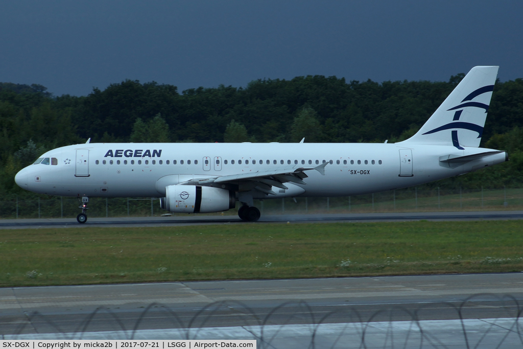 SX-DGX, 2003 Airbus A320-232 C/N 1996, Landing