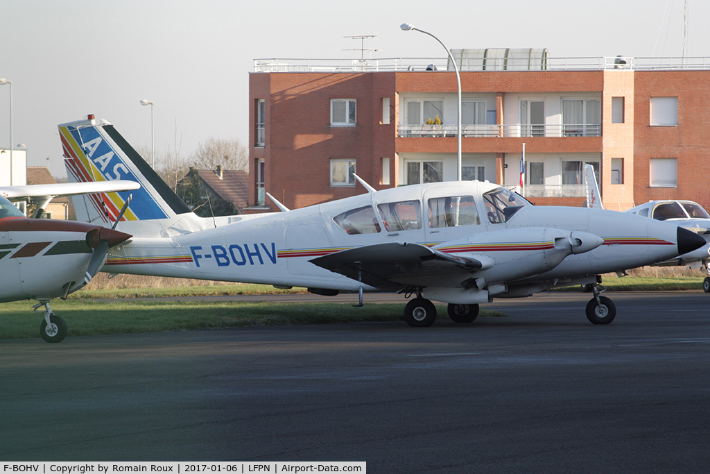 F-BOHV, Piper PA-23-250 Aztec C/N 273442, Parked