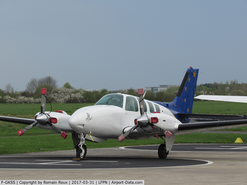 F-GKSS, 1971 Beech 58 Baron C/N TH-154, Parked