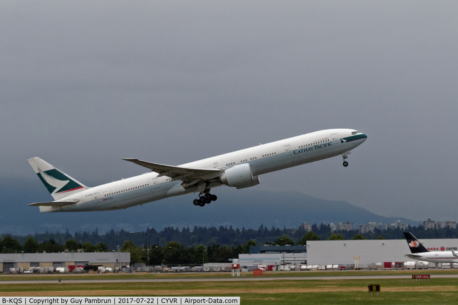 B-KQS, 2014 Boeing 777-367/ER C/N 42144, Departing